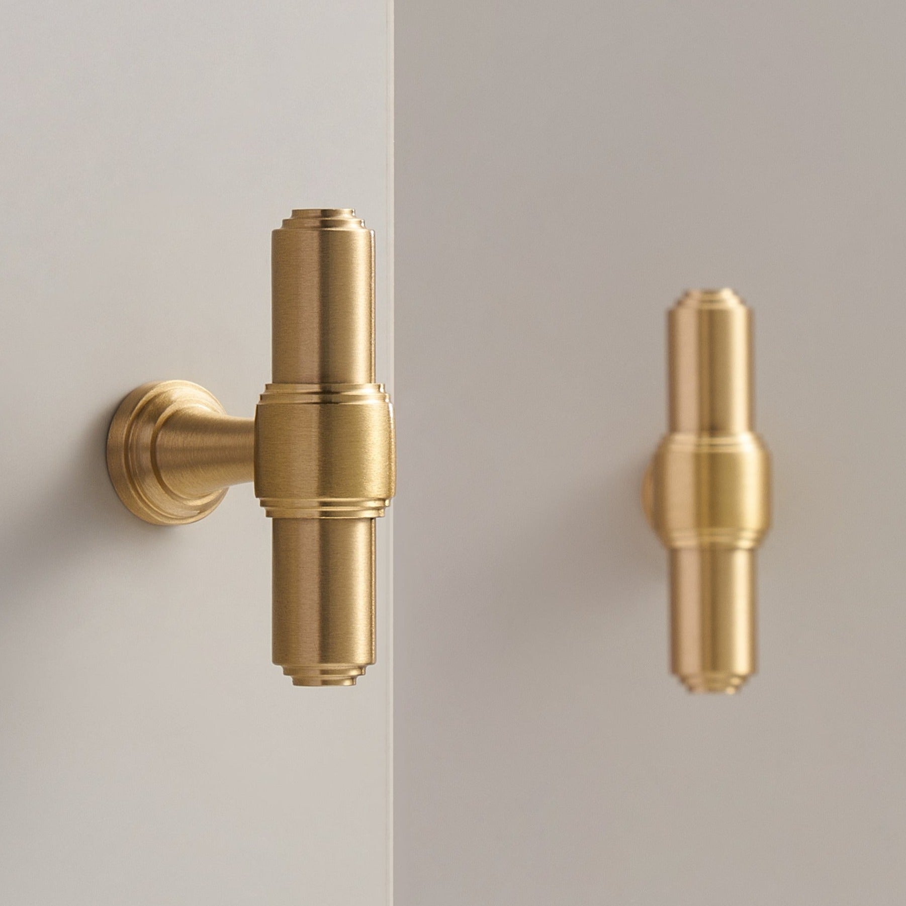 VELA Solid Brass T - Bar - meraki.