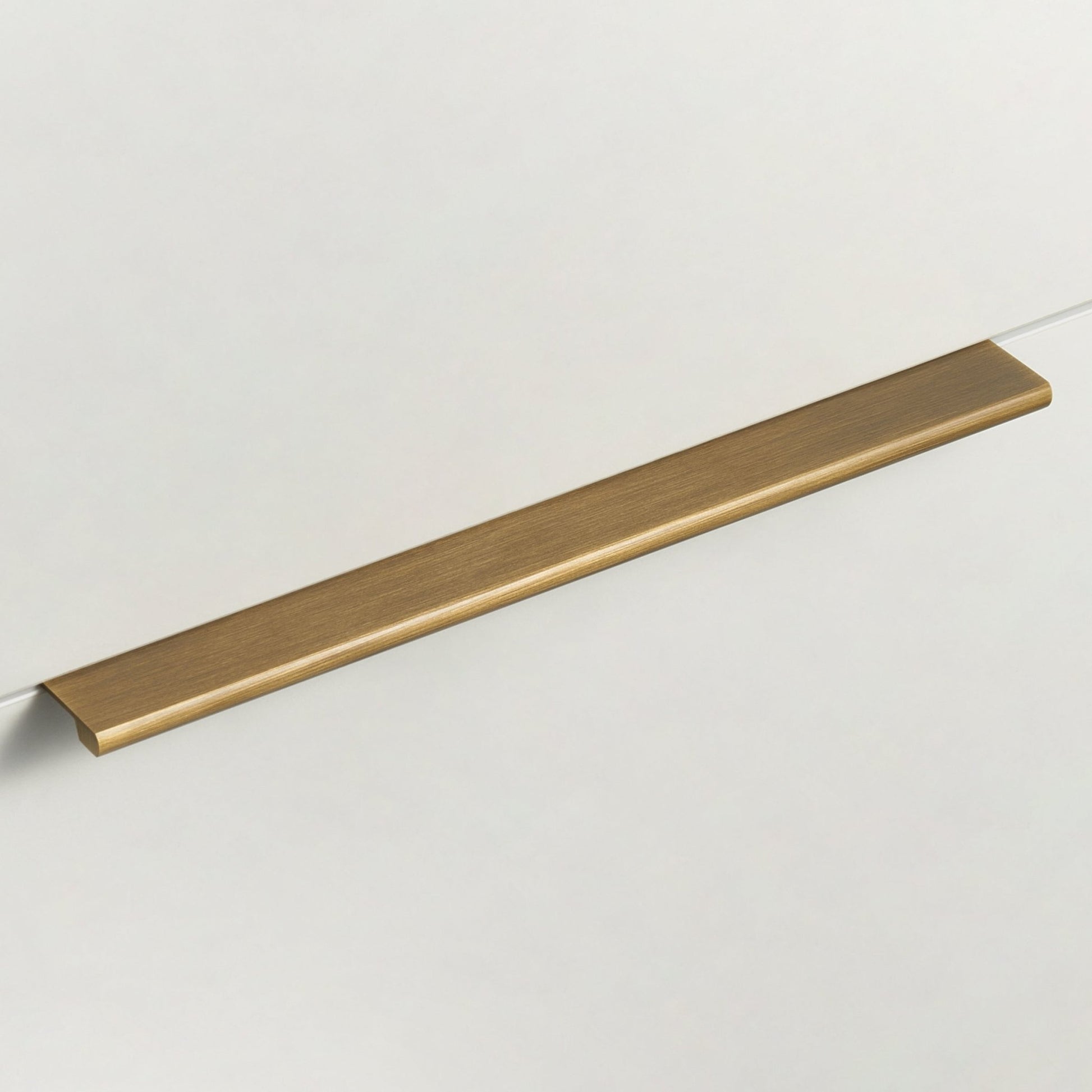 VYRA Solid Brass Lip Pulls - meraki.