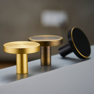 BRAZE Circular Brass Knobs - meraki.