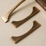 Maniglia VION in ottone massiccio