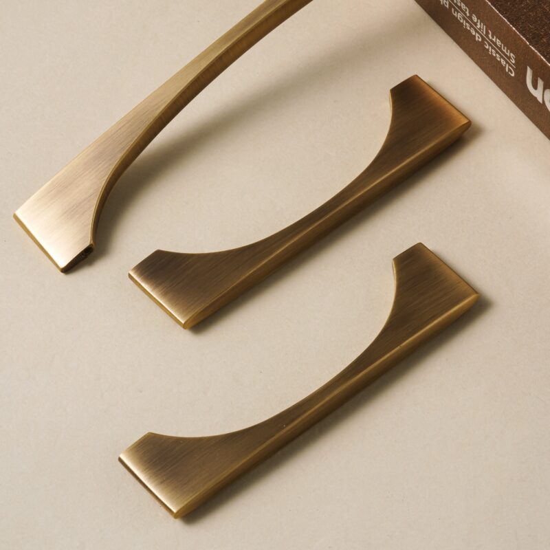 Maniglia VION in ottone massiccio