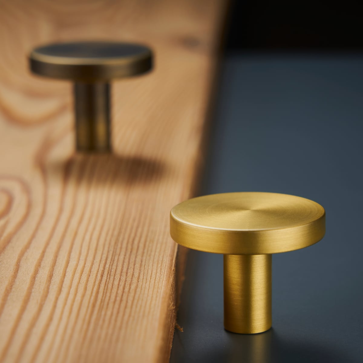 BRAZE Circular Brass Knobs