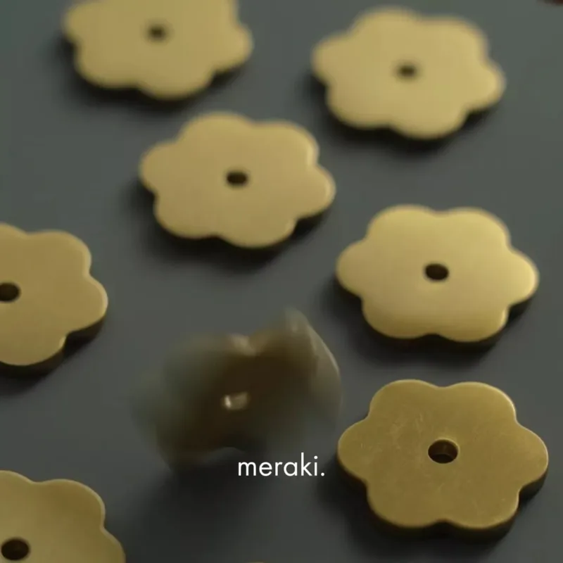 Plaque arrière en laiton massif FLORE