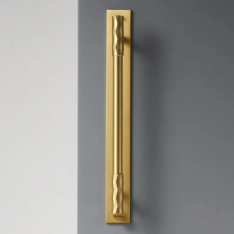 Maniglie ADAMAS in ottone massiccio con placche 4 ADAMAS Maniglie in ottone massiccio con piastrine