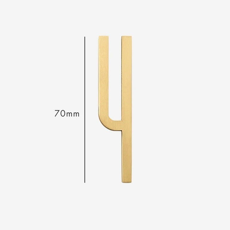 AMYTHUS Lettere in ottone massiccio satinato