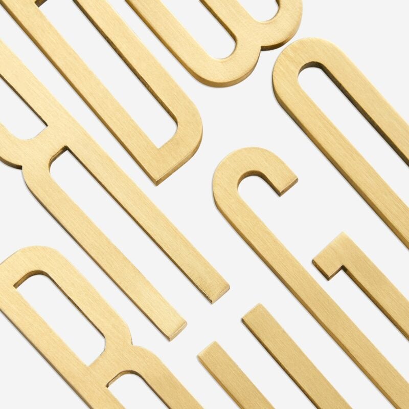 AMYTHUS Satijn massief messing cijfers