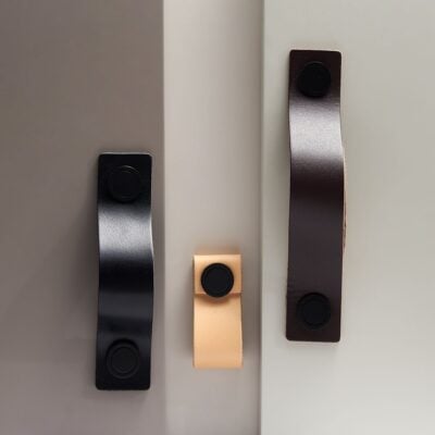 dives-leather-brass-handles-367437