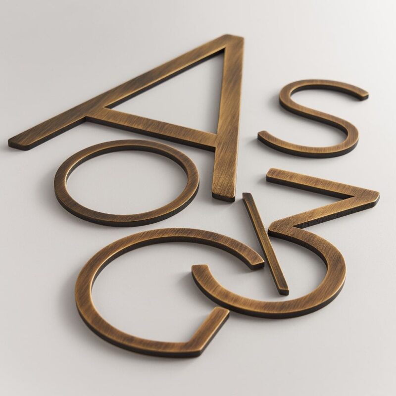 Personnages EZRA en laiton antique