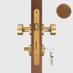 Maniglia per porta FERN in ottone massiccio e pelle – Ottone satinato