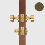 Maniglia per porta FERN in ottone massiccio e pelle – Ottone satinato