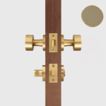 Maniglia per porta FERN in ottone massiccio e pelle – Ottone satinato