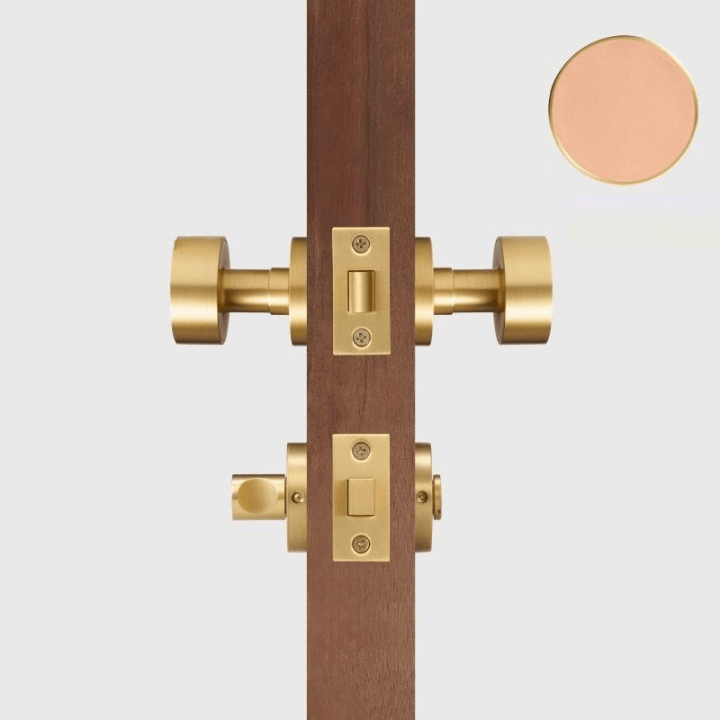 Maniglia per porta FERN in ottone massiccio e pelle – Ottone satinato