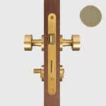 Maniglia per porta FERN in ottone massiccio e pelle – Ottone satinato