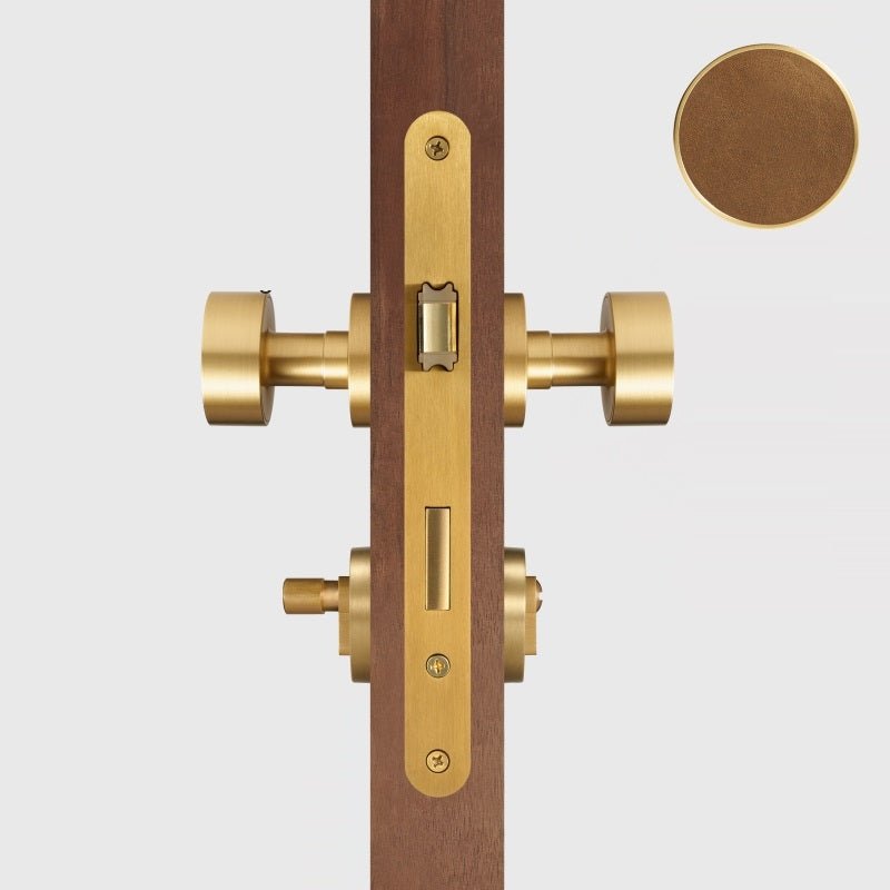 Maniglia per porta FERN in ottone massiccio e pelle – Ottone satinato