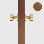 Maniglia per porta FERN in ottone massiccio e pelle – Ottone satinato