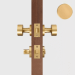 Maniglia per porta FERN in ottone massiccio e pelle – Ottone satinato