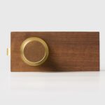 Maniglia per porta FERN in ottone massiccio e pelle – Ottone satinato