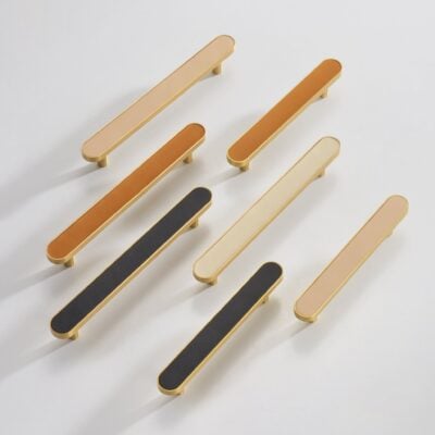 FERN Manija de latón macizo y cuero