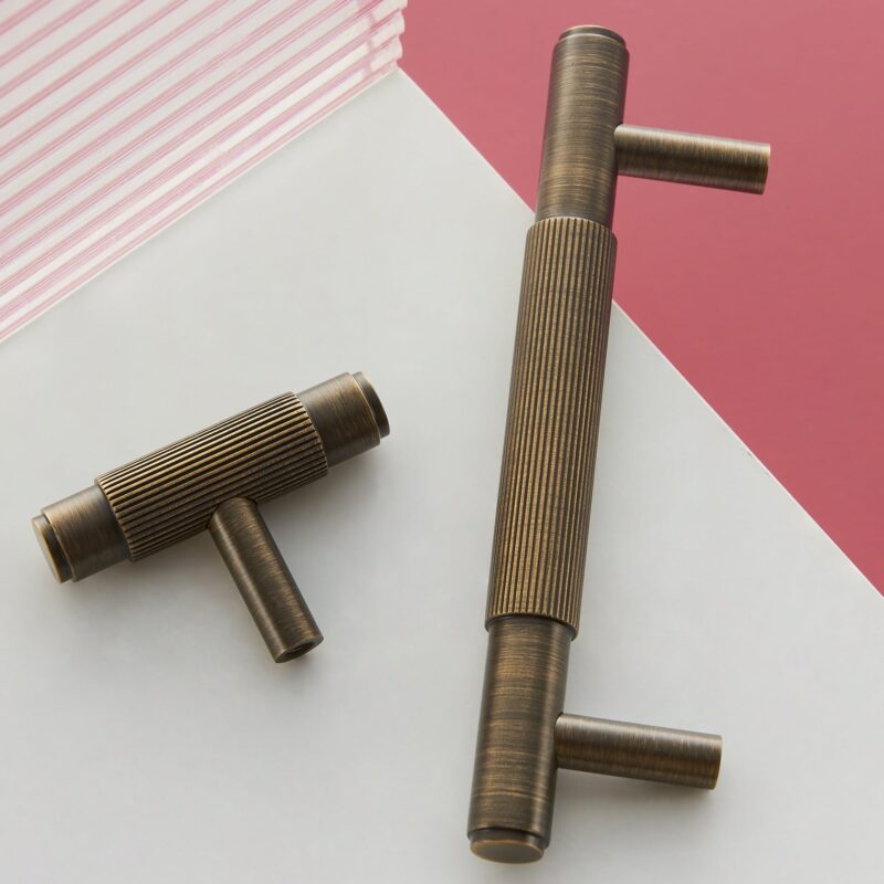 GOTHAM Tiradores de latón macizo