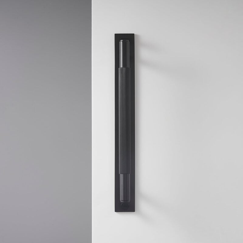 GOTHAM Tiradores de latón macizo con placa