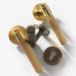 Juego de manillería y cerradura LEVVA