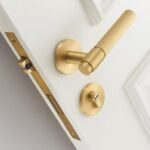 Juego de manillería y cerradura LEVVA