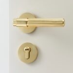 Juego de manillería y cerradura LEVVA