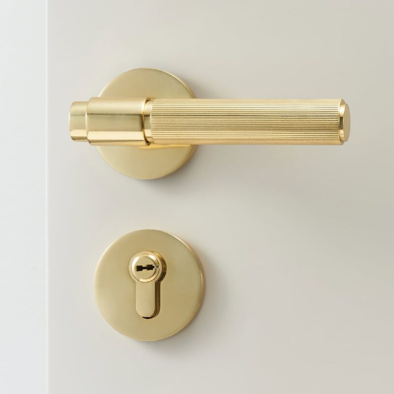 Juego de manillería y cerradura LEVVA