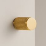 Pomo moleteado de latón HART