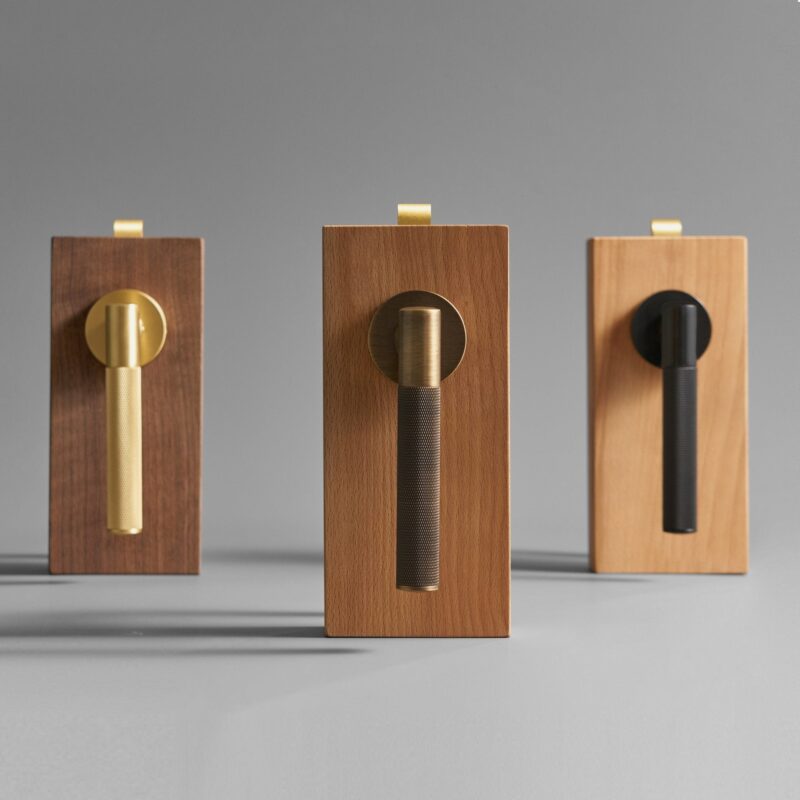 Maniglia per porta in ottone massiccio HART