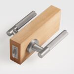 Maniglia per porta in ottone massiccio HART