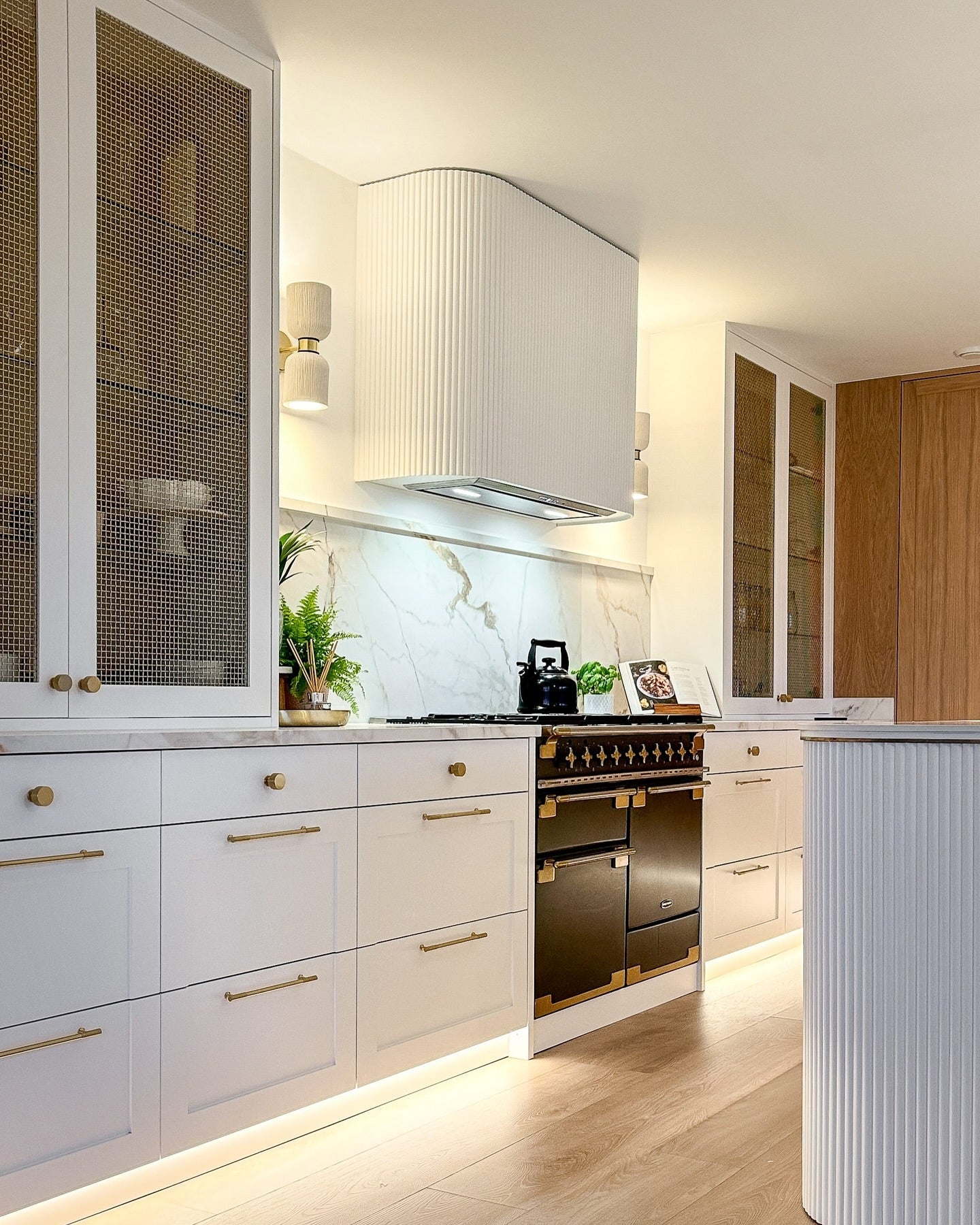 Quincaillerie et luminaires artisanaux en laiton massif. 68 Comment choisir et installer les ferrures d'armoires - meraki.