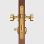 LUNO Pomello per porta in ottone massiccio