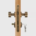 LUNO Pomello per porta in ottone massiccio