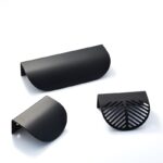 Tirador de puerta curvado de latón macizo LUSTE