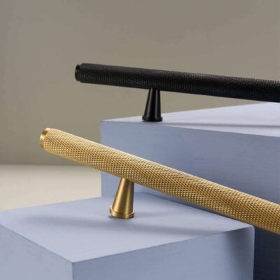 lux-knurled-brass-handles-772197