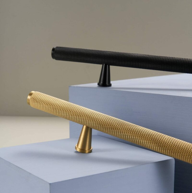 Pomos moleteados de latón macizo LUX