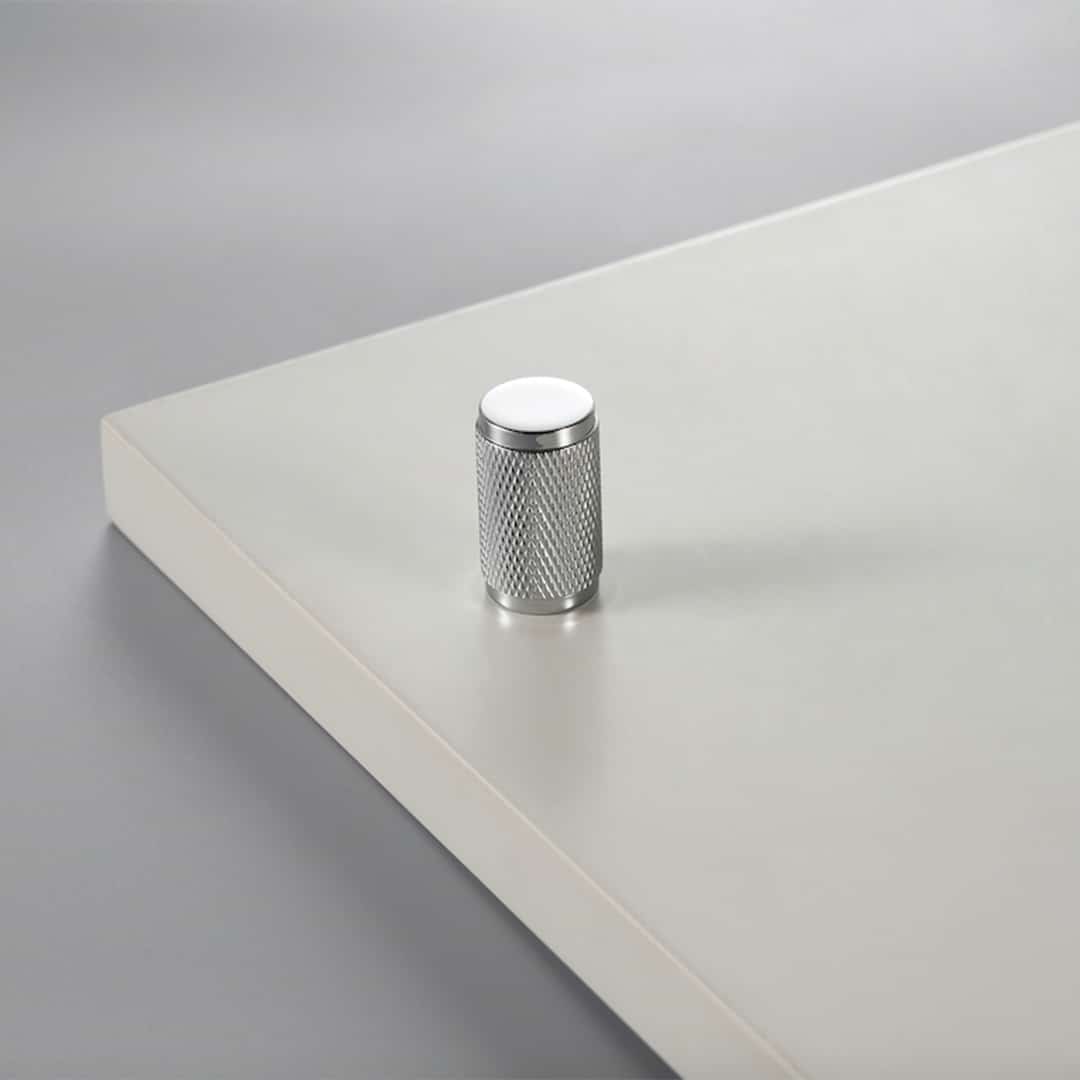 Pomos moleteados de latón macizo LUX