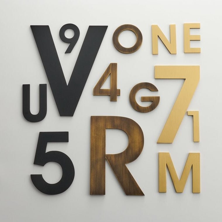 Caratteri METRO in ottone satinato