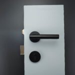 NOVUS Massiv-Messing-Türgriffe & Schloss-Set