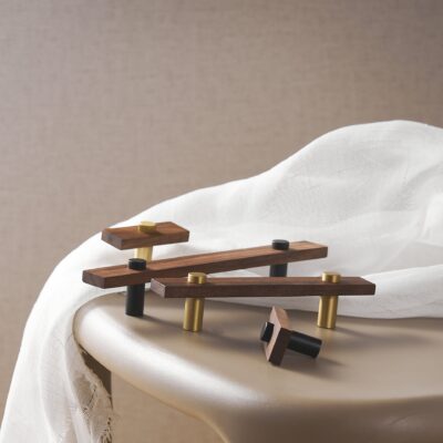 Maniglie NUX in noce e ottone