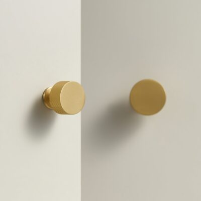 oslo-knurled-brass-handle-meraki-02