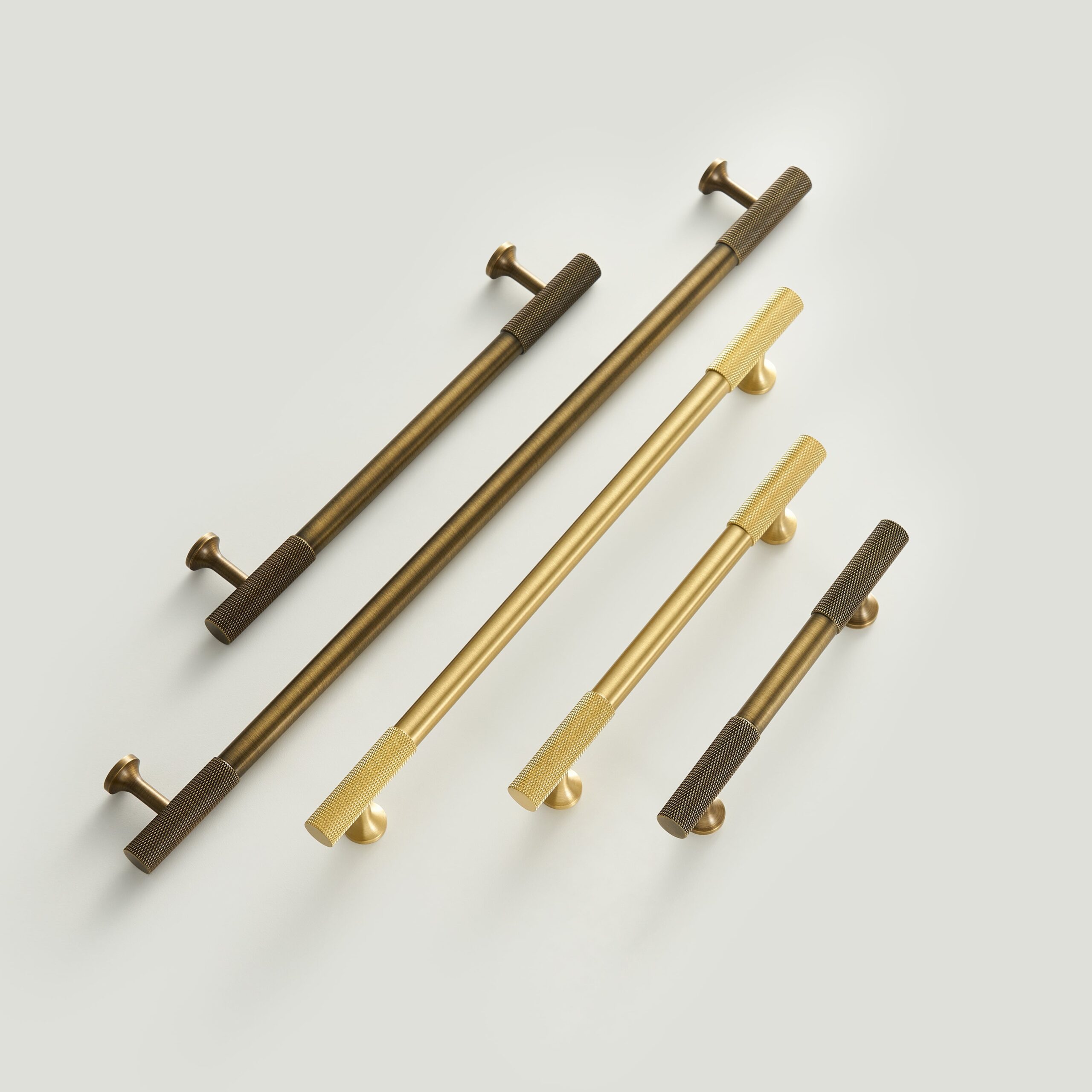 OSLO Knurled Brass Bar Handle