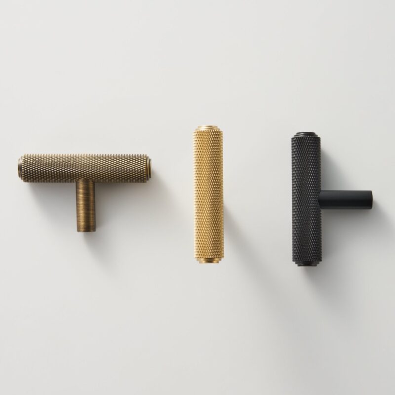 PLAKA T-Stangen aus massivem Messing mit Rändelung