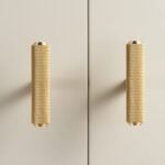 PLAKA T-Stangen aus massivem Messing mit Rändelung