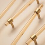 Acrylique PUR et poignées en laiton