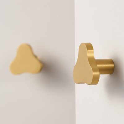 Pomello in ottone massiccio REO