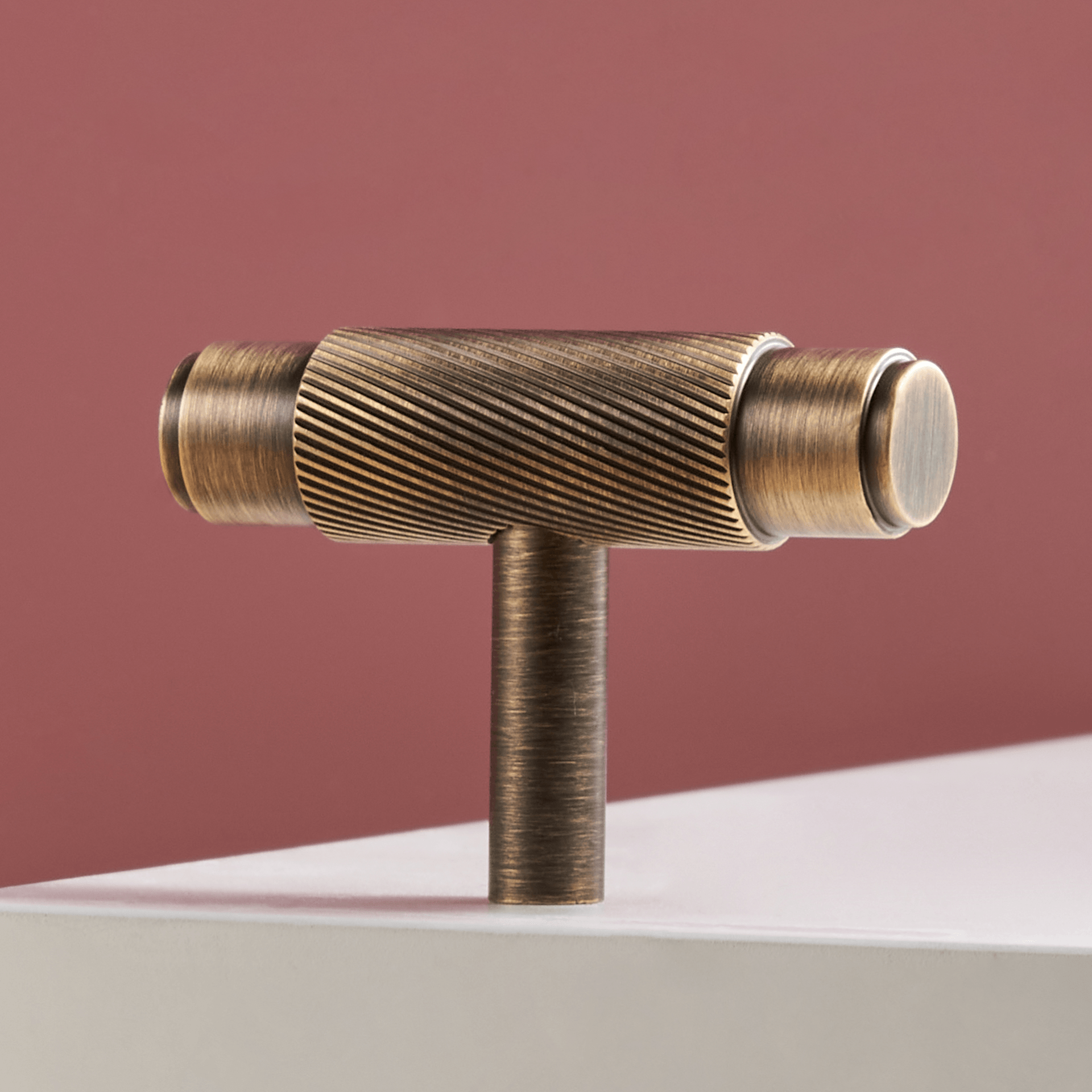 SAINZ Barra a T in ottone massiccio