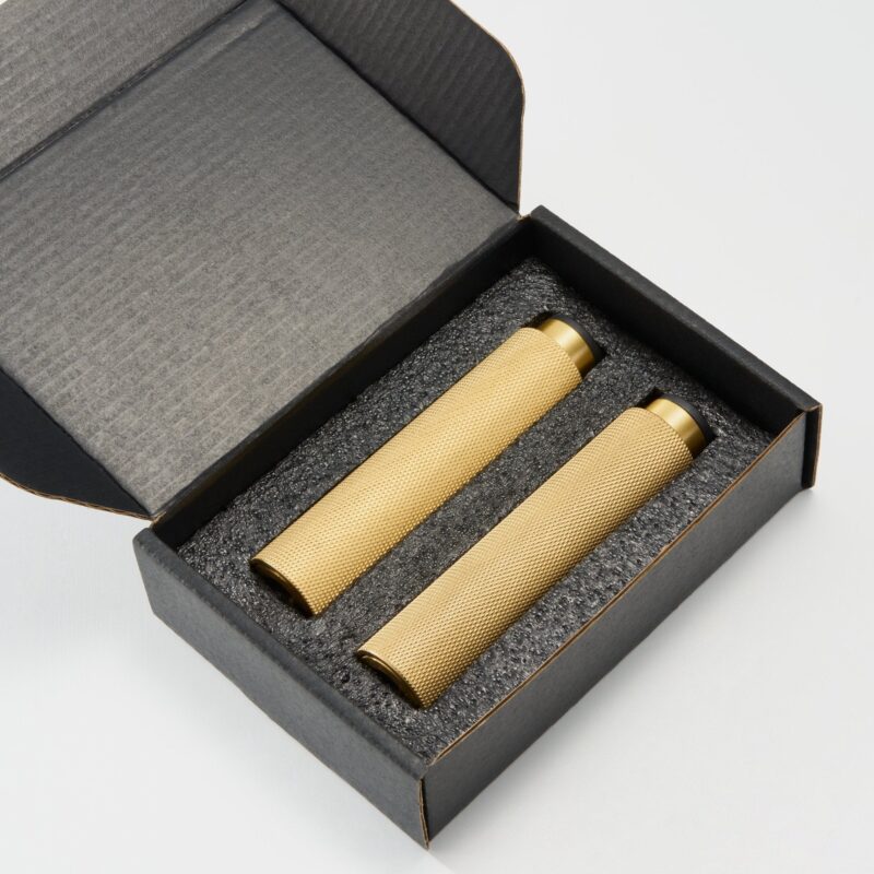 Pieds de meuble moletés en laiton massif STEN 12 Pieds de meuble moletés en laiton massif STEN