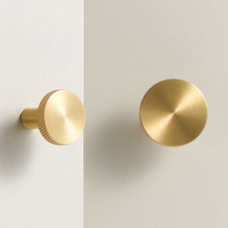 SYRA Massiver Messingknopf mit Rändelung